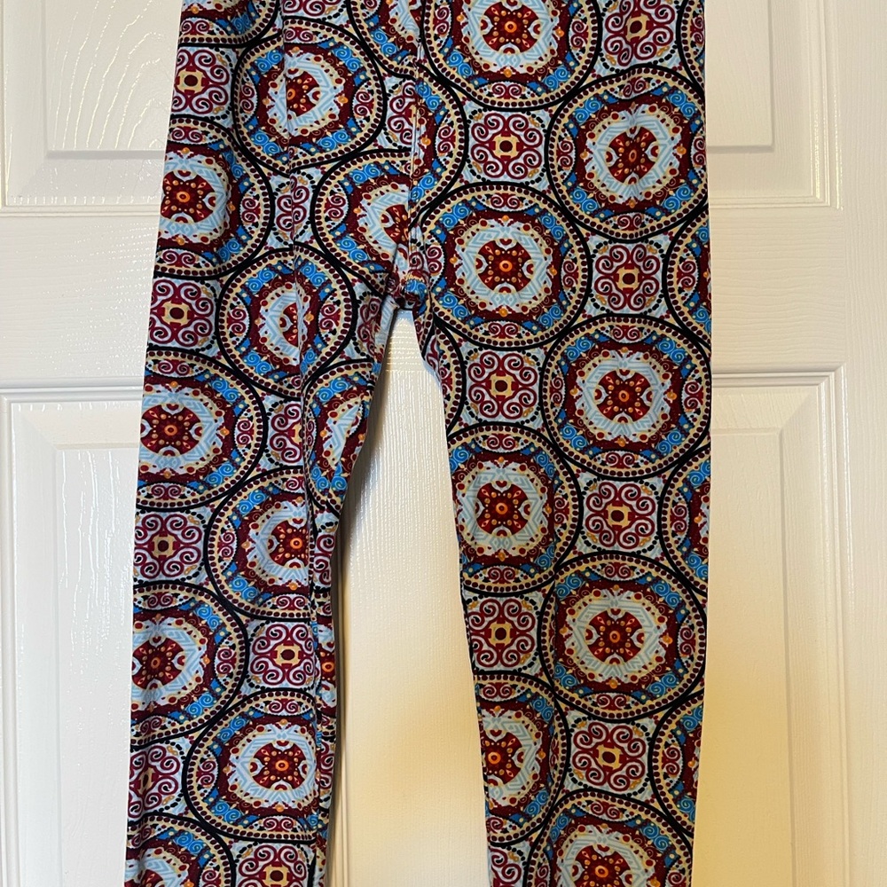 LuLaRoe Leggings, Medallion Print One Size Blue, Red, Black print